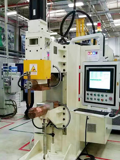 某客戶公司設(shè)備現(xiàn)場調(diào)試